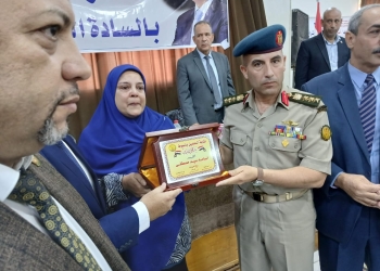 تكريم أسرة المعلم الشهيد أسامة الفولي.. ضحى بحياته لإنقاذ طلابه