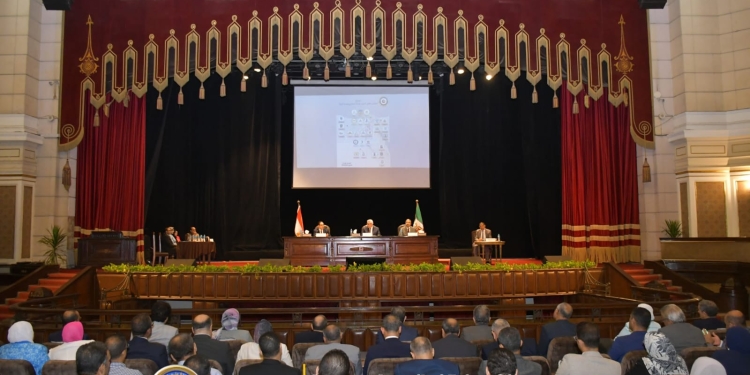 مناقشة آلية قياس وتقييم الأثر الصناعي للابتكار والبحث العلمي بالجامعات