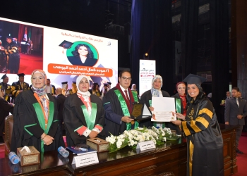 رئيس جامعة القاهرة يشهد احتفالية تخرج دفعة 2024 بكلية الإعلام