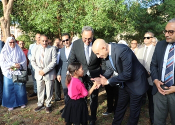 وزير التعليم يتفقد تنفيذ حلول مشكلة الكثافة الطلابية بـ8 مدارس بقنا