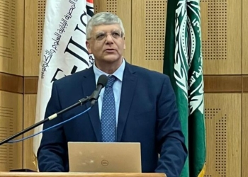 رئيس الجامعة اليابانية يهنئ الدكتور هاني هلال لفوزه بجائزة الرواد من أكاديمية البحث العلمي