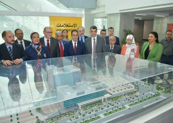 رئيس جامعة القاهرة يتفقد عمليات تنفيذ مشروع المعهد القومى للأورام الجديد (مستشفى ٥٠٠ ٥٠٠) بالشيخ زايد