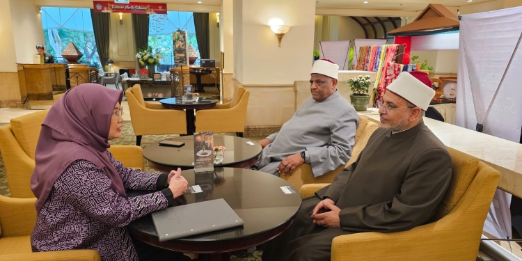 جامعة شريف هداية الله الحكومية الإسلامية بإندونيسيا تطالب بتجديد التعاون العلمي مع جامعة الأزهر