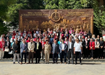 نقيب المعلمين يشهد احتفالية تخرج الدفعة ١٠٢ استراتيجيات الأمن القومي