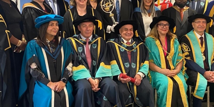 أنقذت ابتكاراته الملايين في أفريقيا  قصة الدكتوراة الفخرية لعالم مصري