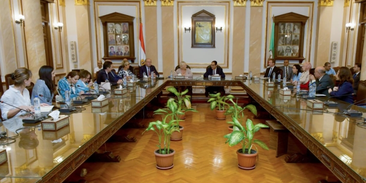 رئيس جامعة القاهرة يبحث مع وفد مجلس الشيوخ الفرنسى تعزيز علاقات التعاون مع الجامعات الفرنسية