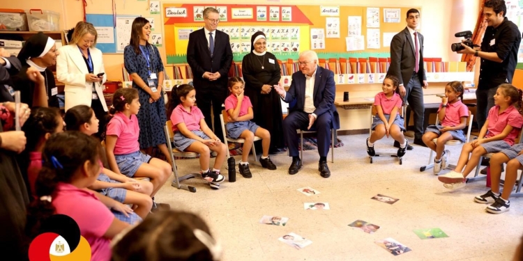الرئيس الألماني يزور مدرسة “سان بورومي” ويحاور الطالبات