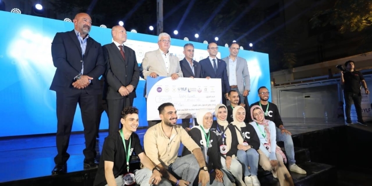 وزيرا التعليم العالي والتضامن الاجتماعي يكرمان الفرق الفائزة بمسابقة قادة الأنشطة الطلابية