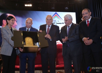 خلال احتفالية أكاديمية الشروق بتخريج دفعة جديدة..تكريم الدكتور عمرو عزت سلامة وفاروق جويدة
