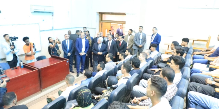 العام الدراسي الجديد بالجامعات ينطلق برفع العلم ومبادرات توعوية صحية ومجابهة التطرف