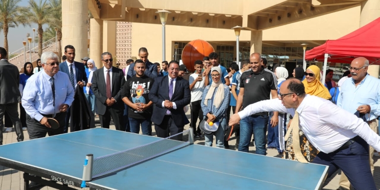 وزير التعليم العالي يتفقد جامعة حلوان ويطمئن على انتظام الدراسة