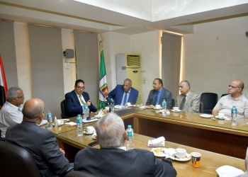 رئيس جامعة القاهرة يفتتح معملي الذكاء الاصطناعي والروبوتات وإنترنت الأشياء