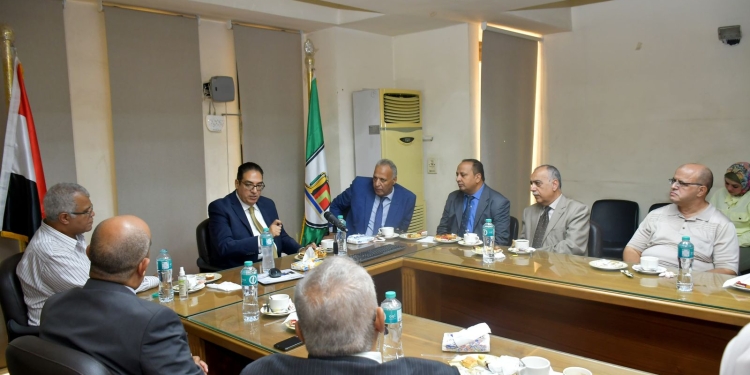 رئيس جامعة القاهرة يفتتح معملي الذكاء الاصطناعي والروبوتات وإنترنت الأشياء