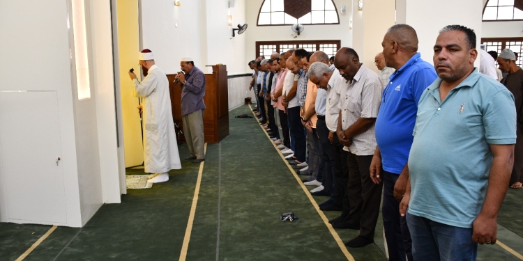 رئيس جامعة حلوان يفتتح مسجد الجامعة بعد تطويره في خطوة لتعزيز الوعي الديني