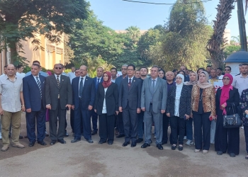 رئيس جامعة بنها يشهد أداء تحية العلم بكليتي الزراعة والطب البيطري ويفتتح معرض للأنشطة الطلابية