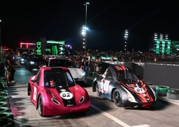 مشاركة طلاب جامعة القاهرة في ختام فعاليات رالي السيارات الكهربائية بالعلمين الجديدة