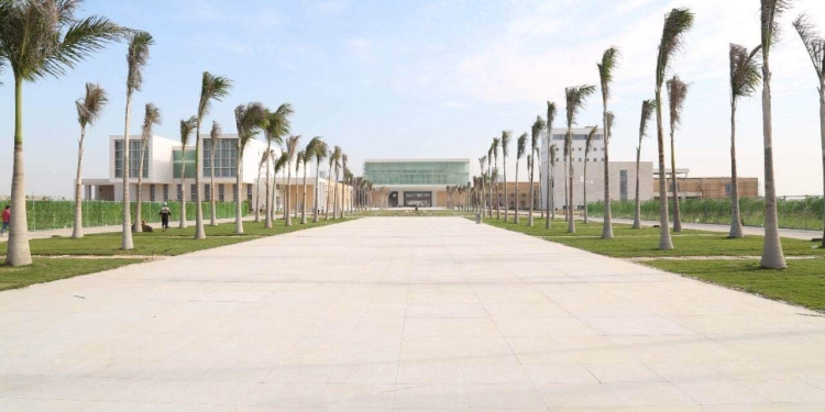 طلاب “نادي الروبوتات” بالجامعة المصرية اليابانية يحصدون المركز الخامس في مسابقة عالمية بهولندا