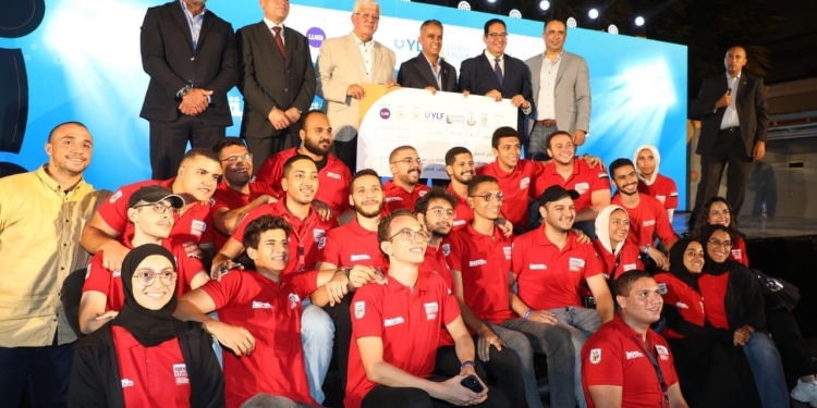 طلاب جامعة القاهرة الفائزين