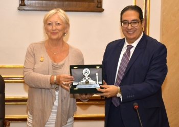 رئيس جامعة القاهرة مع وفد الفرنسى الشيوخ