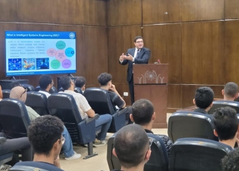 هندسة حلوان مع الطلبة واسرهم فى ندوة تعريفية