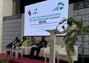 وزير الشباب والرياضة