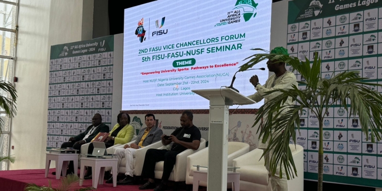 وزير الشباب والرياضة