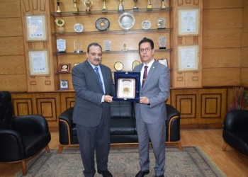 مجلس جامعة بنها يكرم رئيس جامعة بنها الأهلية