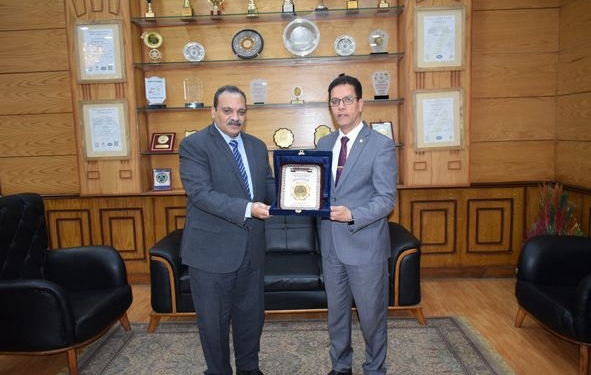 مجلس جامعة بنها يكرم رئيس جامعة بنها الأهلية