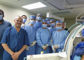 قصر العيني ينجح في إجراء جراحة خطيرة لاستخراج “سيخ معدني” من عظام الحوض لطفل