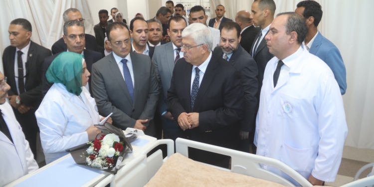 وزير التعليم العالي ومحافظ السويس يزوران طلاب جامعة الجلالة المُصابين