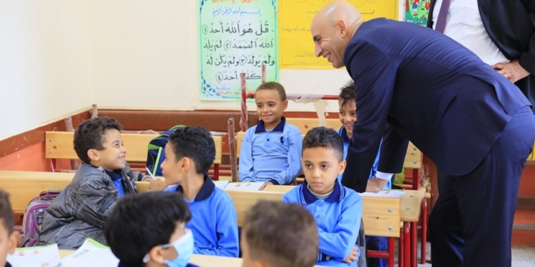 كارثة بمدرسة حكومية.. بيع أوراق إجابات اطلاب "خردة" بـ2500 جنيه