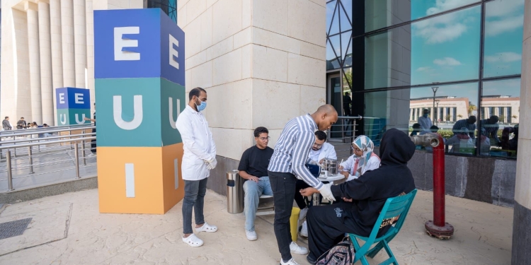 جامعة مصر للمعلوماتية تنظم حملة للتبرع بـ”الدم” بالتعاون مع التحالف الوطني للعمل الأهلي