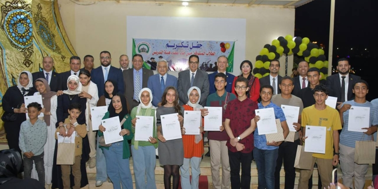 رئيس جامعة القاهرة يشهد حفل تكريم المتفوقين من أبناء أعضاء هيئة التدريس بالجامعة