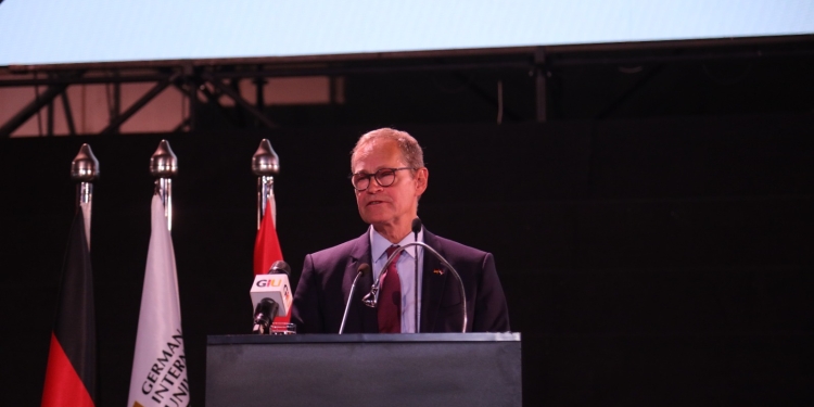 عضو البرلمان الألماني: العالم يمر بتوترات عصيبة تحتاج لبناء جسور الحوار