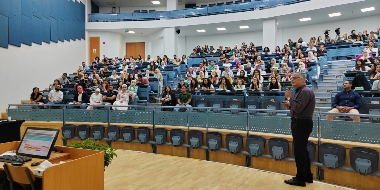 الجامعة الألمانية بالقاهرة تنظم لقاء حول المسارات المهنية في مجال الصيدلة والتكنولوجيا الحيوية