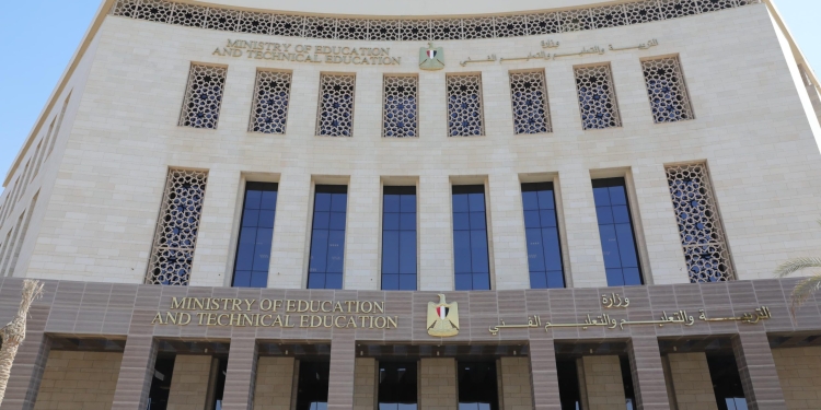 «حماية المنافسة” يثبت مخالفة 12 مدرسة لقيامهم بممارسات احتكارية بقطاع الزي