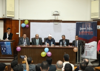 رئيس جامعة الأزهر يشيد بجهود علماء كلية الصيدلة في جميع المحافل الدولية ويحث الطلاب على الجد والاجتهاد في طلب العلم