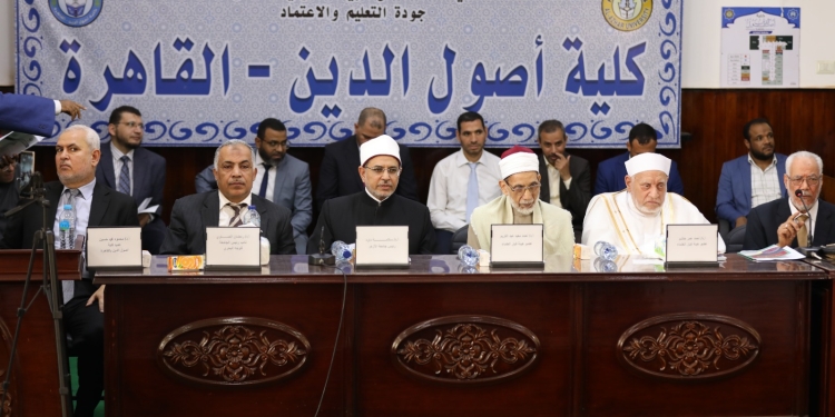 رئيس جامعة الأزهر يشيد بجهود كلية أصول الدين في الحفاظ على ثوابت الدين وربط الباحثين بتراث الأمة وحضارتها