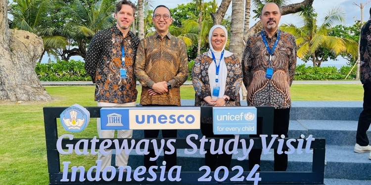 وفد وزارة التعليم العالي يشارك بفاعلية في مبادرة بوابات التعلم الرقمي العام بإندونيسيا