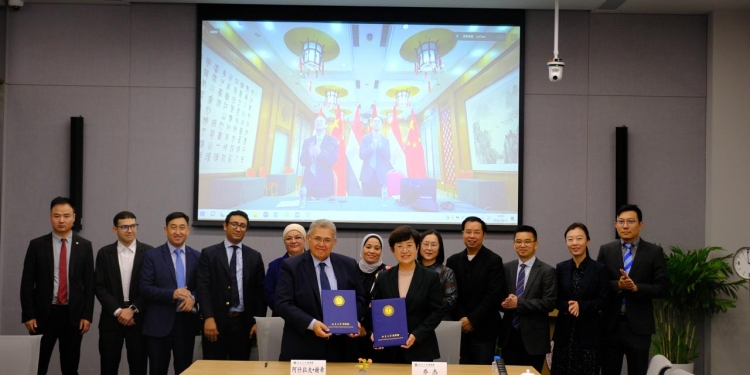 جامعة بدر توقع مذكرة تفاهم مع القطاع الطبي بجامعة بكين