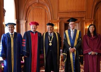 الجامعة البريطانية تحتفل بالذكرى العشرين وتمنح الدكتوراه الفخرية للدكتور جورج أبي صعب وجون لاثام