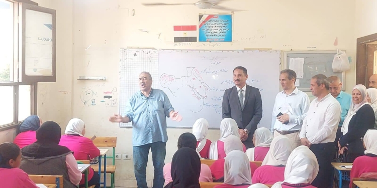 إرسال 6 انذارات بالفصل لطلاب بالجيزة بسبب الغياب