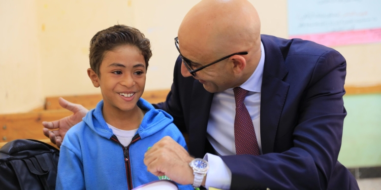 خلال زيارته للغربية.. “عبداللطيف” يكلف التعليم الفني بدهانات الفصول والأسوار