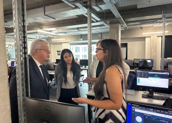 وزير التعليم العالي يشيد بالنظام التعليمي لمدرسة 42 الفرنسية.