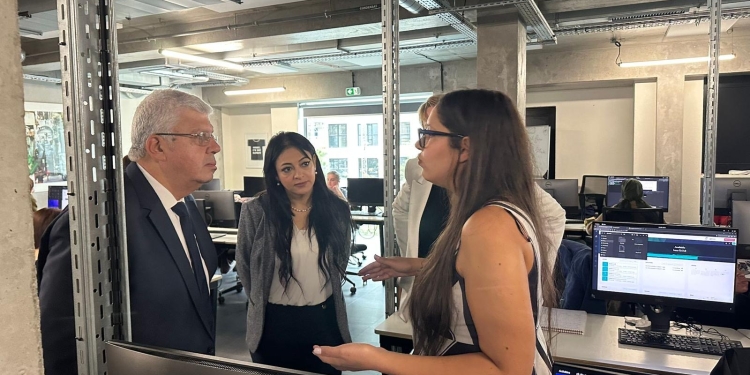 وزير التعليم العالي يشيد بالنظام التعليمي لمدرسة 42 الفرنسية.