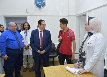 قيادات جامعة القاهرة تتفقد اليوم الأول للكشف الطبي على الطلاب الجدد بمستشفى الطلبة