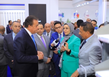 وزير الصحة يستعرض مشروع تصنيع كبسولات العمليات الجراحية بمكونات محلية 100% لأول مرة في مصر