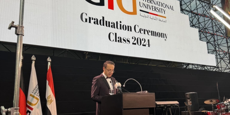 د اشرف منصور وحفل تخريج الجامعة الألمانية الدولية