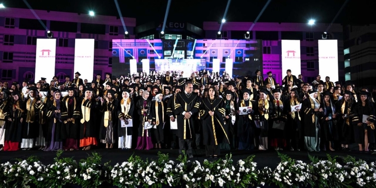 الجامعة المصرية الصينية تحتفل بتخريج دفعتين من كليتي الهندسة والاقتصاد والتجارة الدولية