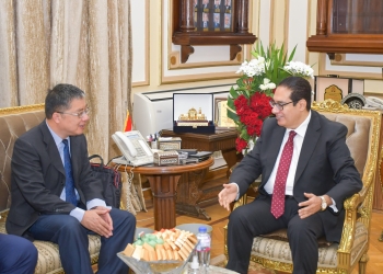 رئيس جامعة القاهرة يستقبل وفد جامعة نانجينغ للتربية الصينة